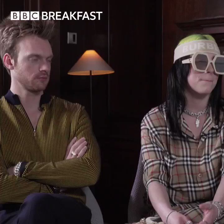 🚨WORLD EXCLUSIVE 🚨Here's a sneak preview of @billieeilish and @finneas as they give their first TV interview about the @007 #NoTimeToDie soundtrack to #BBCBreakfast.Catch the full interview on @BBCOne tomorrow morning from 0600 ⏰☕️⬇️