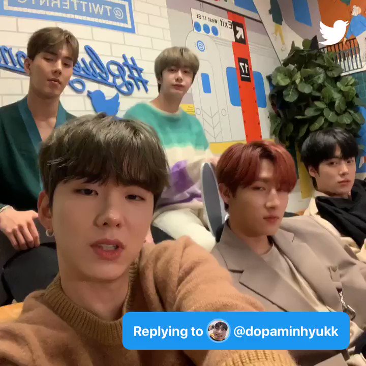 『📝』 #Trad | 17.02.20
• P: #AskMonstax vocês cantam no banho? 🐹🥜
- @dopaminhyukk
KH: Eu também (afirmando que ele canta).
© 몬스타엑스.
#유기현 #몬스타엑스
#MONSTAX #KIHYUN
@OfficialMonstaX