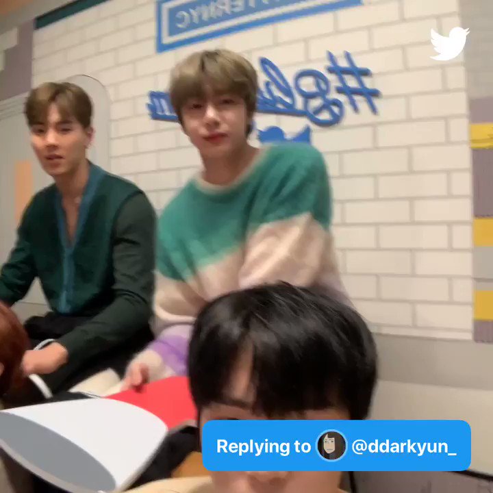 『📝』 #Trad | 17.02.20
• P: Qual celebridade é seu crush?? #AskMonstaX🐹🥜
- @seymajiaer
KH: Eu amo a mim mesmo.
Eu: Alguém chuta esse menino pra fora do planeta, por favor!
© 몬스타엑스.
#유기현 #몬스타엑스
#MONSTAX #KIHYUN
@OfficialMonstaX