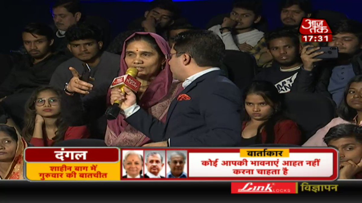 #Dangal में आए मेहमानों से दर्शकों ने पूछे सवाल। भाजपा के @gauravbh बोले कि महिलाओं और बच्चों को हटाएं, खाली करवा दिया जायेगा शाहीन बाग। इसपर अंसार रज़ा से हुई इनकी बहस। लाइव: http://bit.ly/at_liveTV