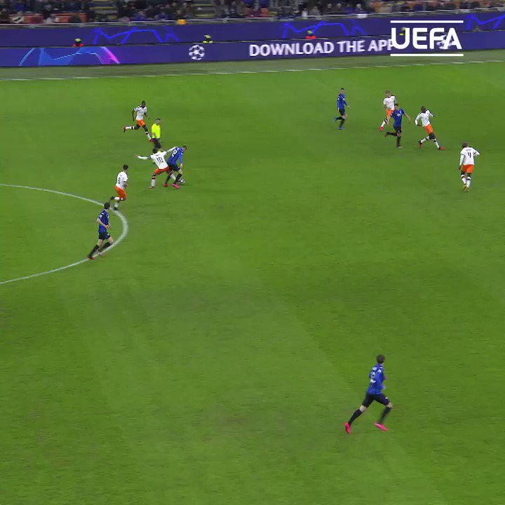 🦇 Sensational stop by Valencia goalkeeper Jaume Doménech! #UCL | @valenciacf_en