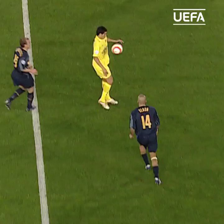 🇦🇷 Juan Román Riquelme back in the day 🔥
#UCL | @VillarrealCF https://t.co/0u3fjZ1bBc