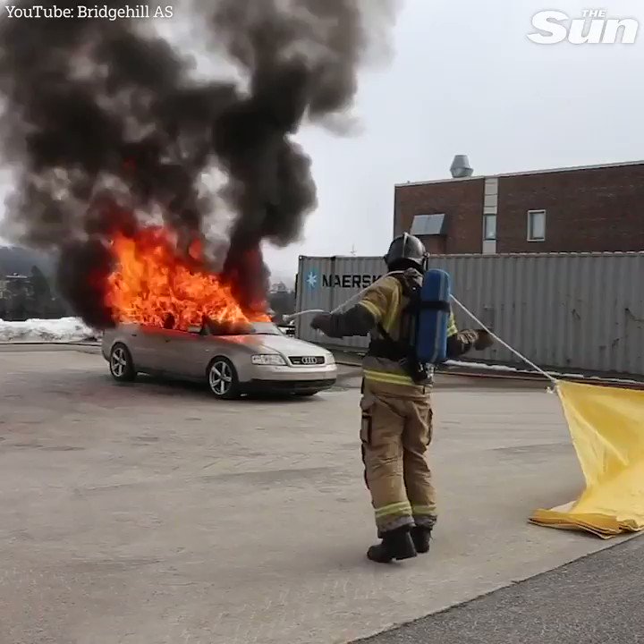 RT @TechAmazing: This fire blanket can really help save live.

via @TheSun 
https://t.co/kCm3zQhwis