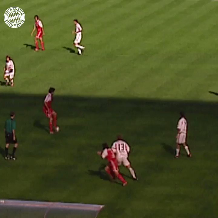  Happy birthday to this absolute goal machine!

Former striker Roy Makaay turns 4  5  today  