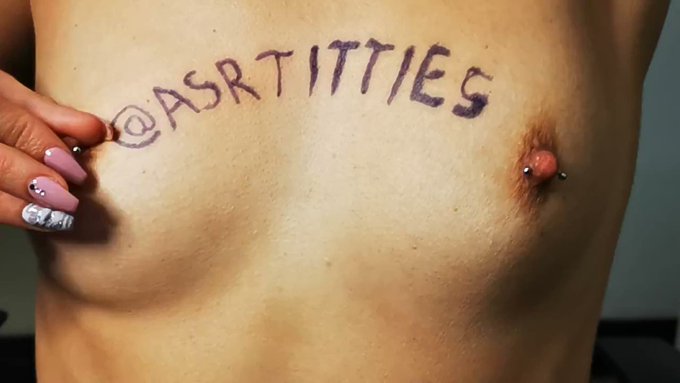 He loves Tits A.K.A Boobs Tetas स्तन Mamas Tette الثدي 奶 Dudha Seins ممے Prsa Titten چوچیان 가슴 Στήθη