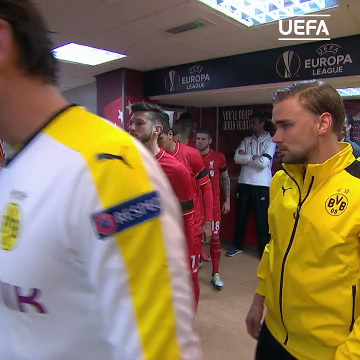 Here come the teams! π
Kick-off between Liverpool and Dortmund on http://UEFA.tvΒ is moments away...
#UELclassics