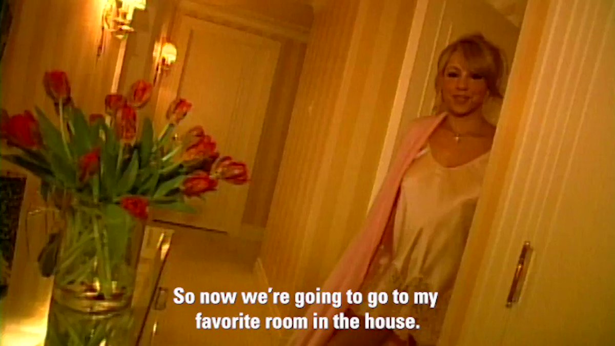 𝑯𝒂𝒑𝒑𝒚 𝑨𝒏𝒏𝒊𝒗𝒆𝒓𝒔𝒂𝒓𝒚 to the one and only, @MariahCarey! I hope your day is filled with happiness and bubble baths. 🎉💕