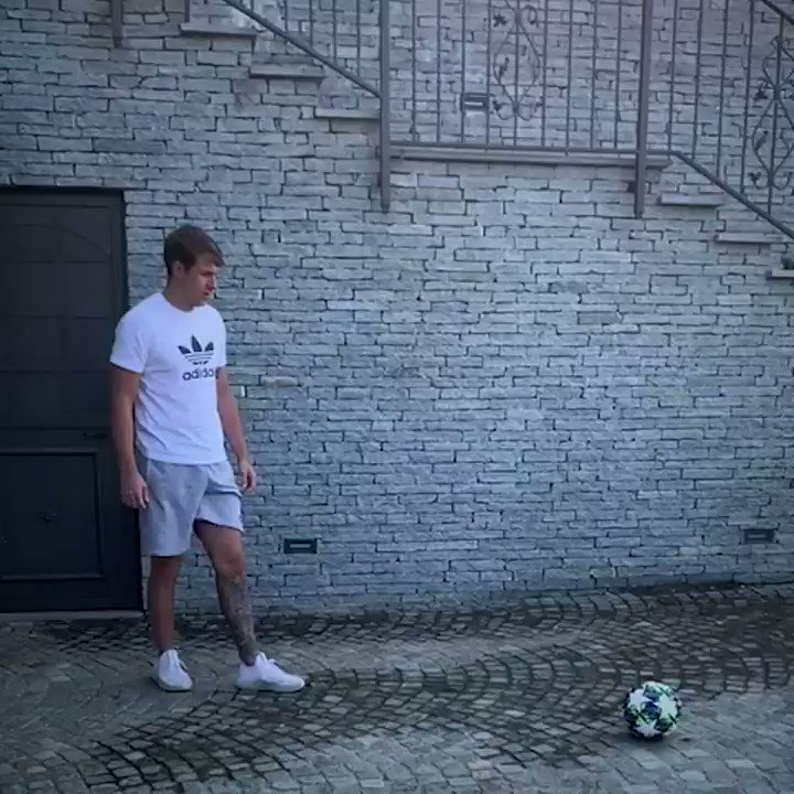 ๐ฏ Can you imitate @aaronramsey and @Miralem_Pjanic?
โฝ๏ธ Participate in the #JeepGoalChallenge and score goals wherever you are!
Powered by @Jeep https://t.co/Uc4zJ9zZkl