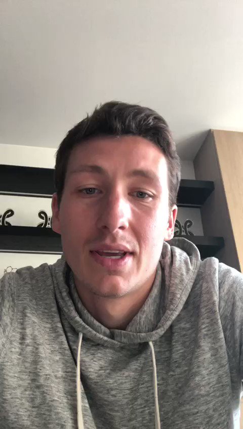 Hans Vanaken congratulates @ClubBrugge colleague Lennert Hallaert on his second place in the UEFA For Players app📱 #UYL competition (in Flemish)👇 https://t.co/Nbf5H9ypZr