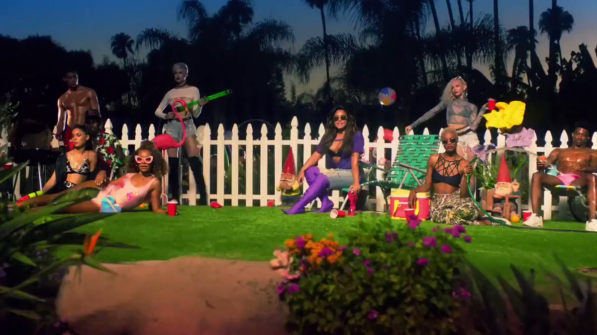 ELLE Magazine (US) (@ELLEmagazine) on Twitter photo 2020-07-16 17:06:00 Demi Lovato breaks down her Sorry Not Sorry music video. 🙌🎉 (via @HarpersBazaarUS) Demi Lovato breaks down her Sorry Not Sorry music video. 🙌🎉 (via @HarpersBazaarUS)