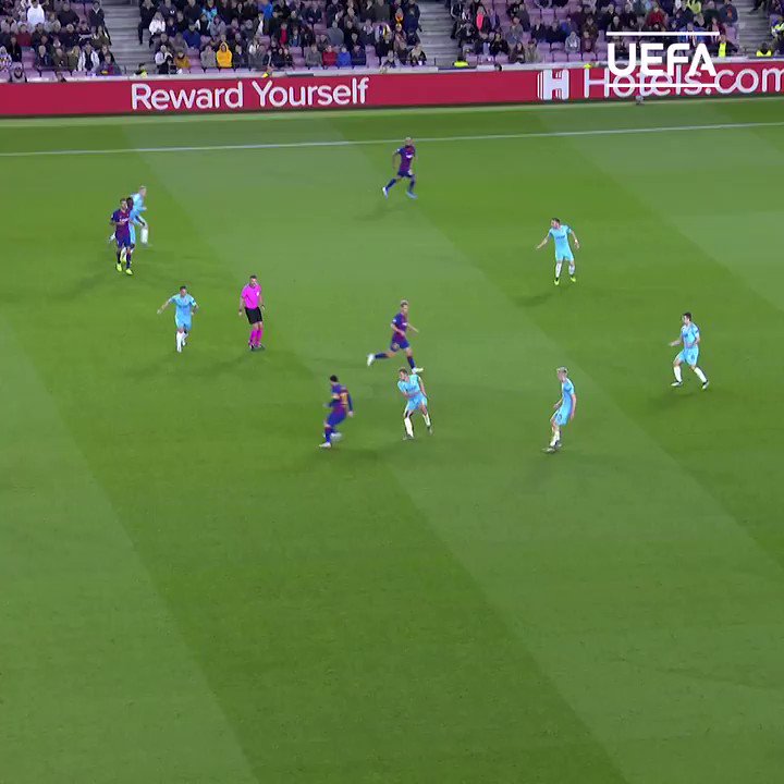 🤯 What do you call this?
💪 Arturo Vidal...
🥳 Happy birthday, Barcelona warrior @kingarturo23!
#UCL | #HBD | @FCBarcelona https://t.co/1NaIFnyVF7