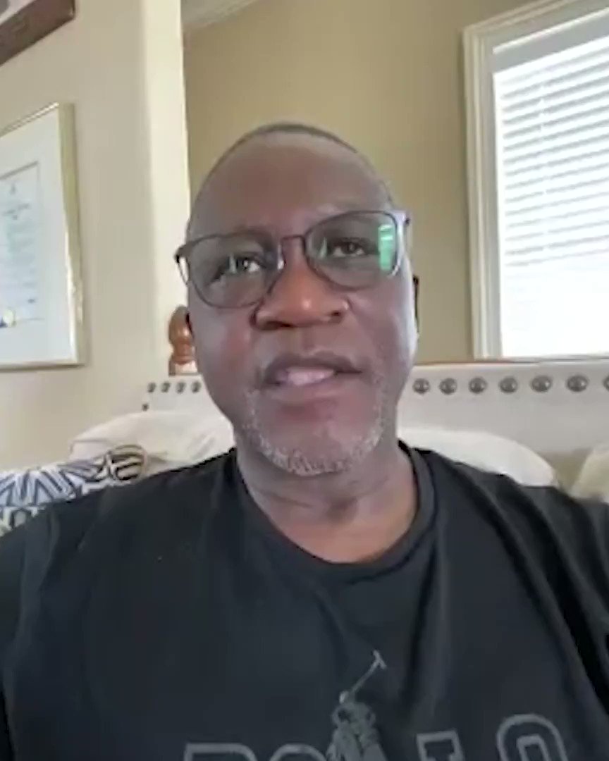 "Both of us deserve to win, but one of us gotta go home."
Dominique Wilkins discusses his interaction with Larry Bird on the night of their Game 7 duel in the 1988 playoffs! https://t.co/JNniyfRxWA