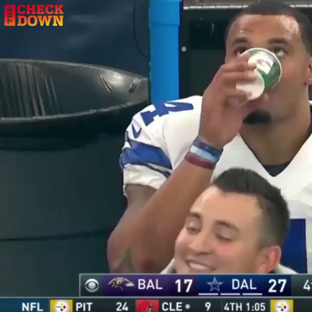 Sunday Night Football (@SNFonNBC) on Twitter photo 26/05/2020 15:46:38 Gotta respect this move 😂 (via @thecheckdown) Gotta respect this move 😂 (via @thecheckdown)