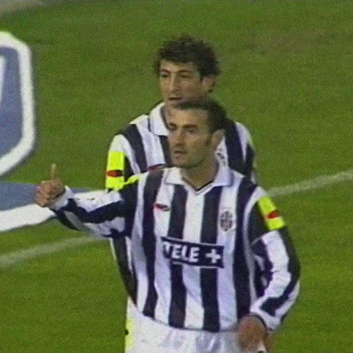 When tenacity πͺ meets skill π
One emoji to describe Paolo Montero πΊπΎ?
#ForzaJuve https://t.co/1R63Hf0nRL