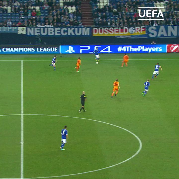 🤯 Outrageous Klaas-Jan Huntelaar volley #OTD 2014!
@KJ_Huntelaar | @s04 | #UCL https://t.co/4gw2821i5s