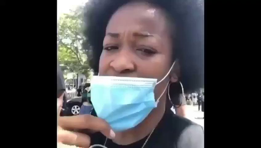 A peaceful Black protester catches White ANTIFA members RED-HANDED
spray painting "Black Lives Matter" on the front of a Starbucks. 😡
She then stops the vandals in their tracks! 😂🤣
Wait 'til u hear their excuse... 🙄
GET EM SIS! ✊🏾
#GeorgeFloyd
https://t.co/M6EPNZIiN5