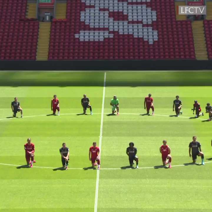 The entire squad knelt in Anfield's centre circle ahead of today's training session in a powerful show of support for the #BlackLivesMatter movement.
Unity is strength: https://t.co/2BN18U4jIY https://t.co/oVE5RgNMmh