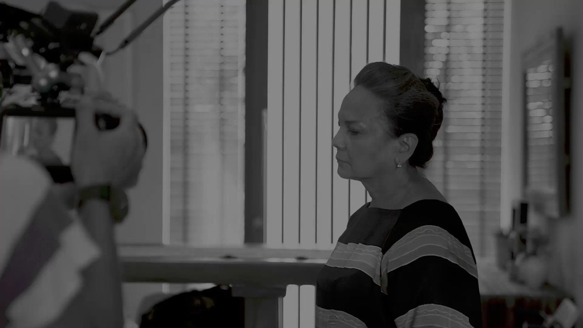 'Presence' mungkin bisa dibilang sebagai hal paling 'mahal' yang bisa dimiliki oleh seorang aktor/aktris. Kemampuannya untuk menyedot perhatian, menghadirkan gumulan emosi, kadang cukup dengan tatapan.
Christine Hakim is the epitome of presence in #SementaraSelamanya https://t.co/R8kxCvfJ7q
