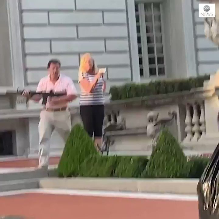 A couple pointed guns at protesters in St. Louis as a group marched toward the mayor's home to demand her resignation. https://t.co/5EqDd43QCd https://t.co/KWNaif77ch