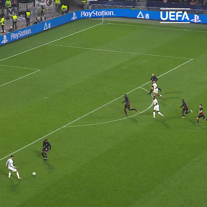🔴🔵 Happy birthday, Lyon star @HoussemAouar!
#UCL | #HBD | @OL_English https://t.co/sGjMEH14U7