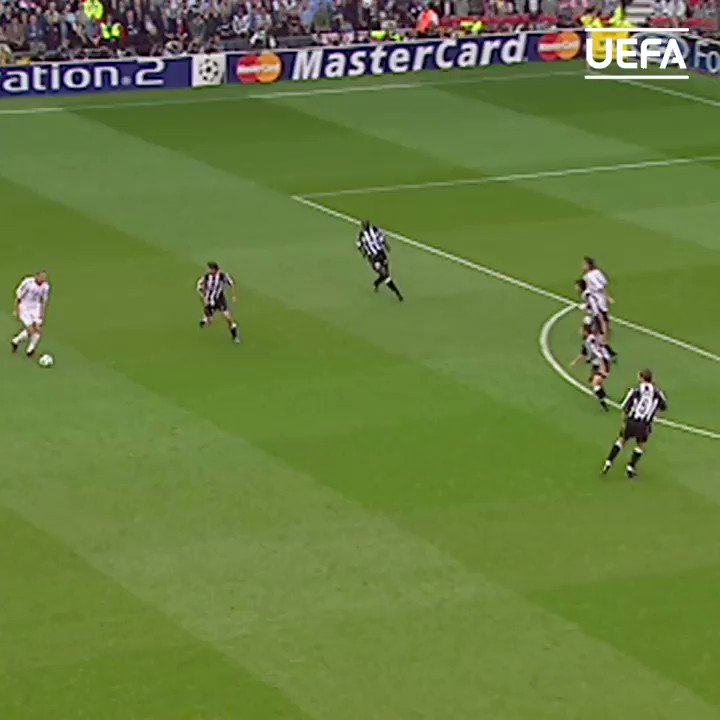 ⏪ Over 17 years since this stunning save by legendary Juventus goalkeeper Gianluigi Buffon 😱
⚪️⚫️ @gianluigibuffon has signed a new one-year deal with Juve 👍
#UCL | @juventusfcen https://t.co/ZLPvECZJB8