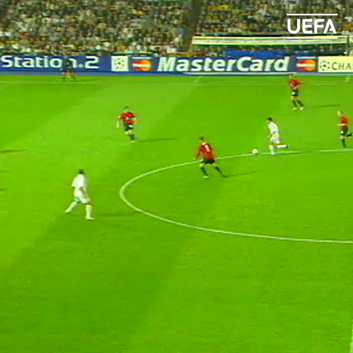 😎 Genius at work!
Zinédine Zidane 🆚 Manchester United, 2002/03 quarter-finals 🤩
@realmadriden | #UCL https://t.co/rALVxrOCBV