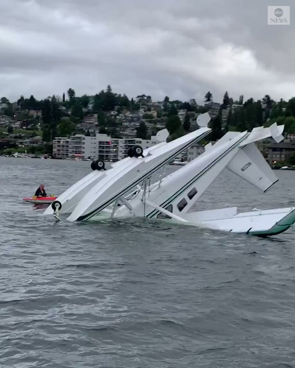TO THE RESCUE Authorities in Seattle say kayakers helped save two