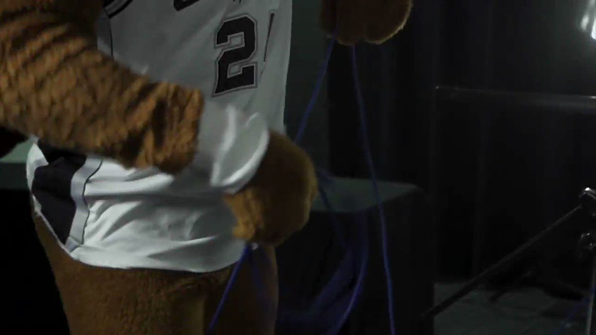 The Coyote | Spurs Maskcot (@SpursCoyote) on Twitter photo 2020-07-05 01:27:55 Happy 4th yall! Stay safe! Happy 4th yall! Stay safe!
