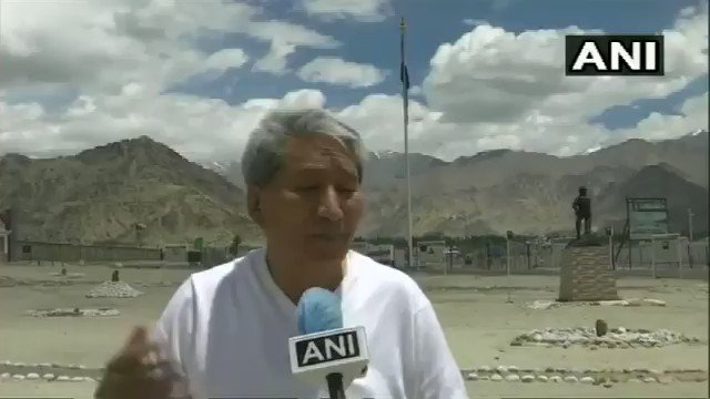 #WATCH Phunsuk Ladakhi, a poet recites his composition on the bravery of Indian Army personnel who fought in the Galwan Valley clash in Ladakh. https://t.co/GSv9Lb677G