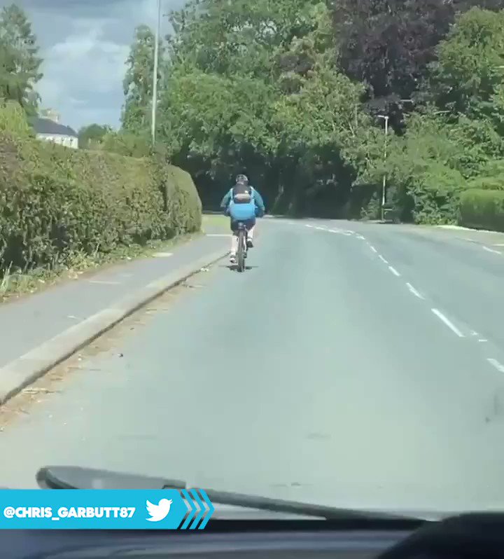 Happy 72nd birthday to Neil Warnock Here\s a video of him cycling home in Middlesborough. 