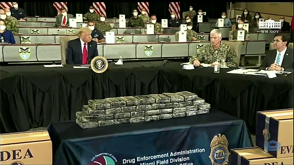 “I’m proud to say the efforts are making a difference, Mr. President, & they’re saving lives.”
#SOUTHCOM’s Adm. Craig Faller, today briefing @POTUS Donald J. Trump on the progress of enhanced #CounterDrugOPS in #LatinAmerica & the #Caribbean. #EnhancedCN @DeptofDefense https://t.co/adrlqPttaL