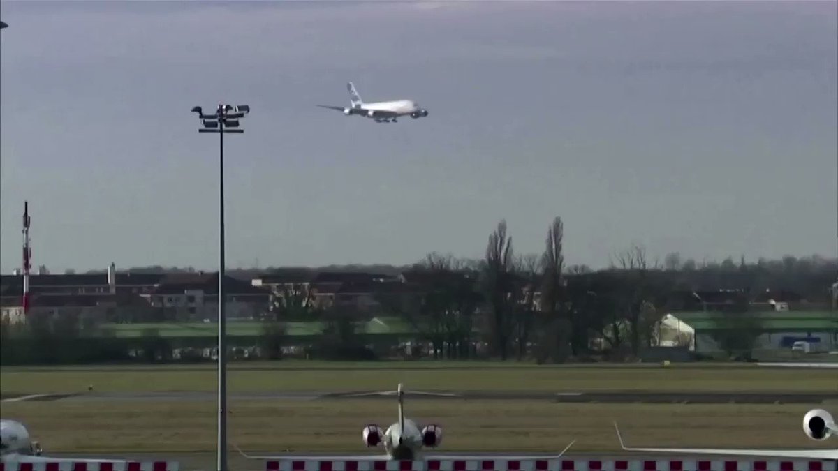 WATCH: Airbus is making fresh attempts to resolve a 16-year dispute with the U.S. over billions of dollars of aircraft subsidies https://t.co/zEDINAmVe0 https://t.co/kRQdUGV3OS
