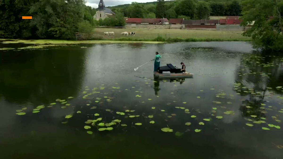 WATCH: A floating piano show: ‘Piano du Lac,’ a French troupe, performed against the backdrop of an 18th-century castle https://t.co/6QnVqd1Tjn