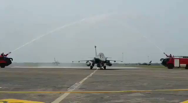 From speed to weapon capabilities, Rafale is way ahead!
I am sure these world class fighter jets will prove to be a game changer. Congratulations to PM @narendramodi ji, DM @rajnathsingh ji, Indian Air Force and the entire country on this momentous day. #RafaleInIndia https://t.co/1PuSgVtlZm