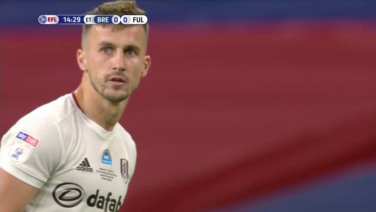 Joe Bryan gives his team the lead with a WILD free kick!
Fulham are just minutes from the Premier League 🙌 https://t.co/r1NLPludMU