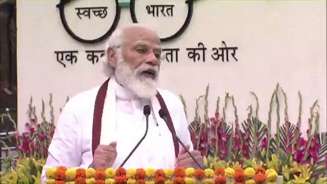 मुझे संतोष है कि गांधी जी की प्रेरणा से बीते वर्षों में देश के कोने-कोने में लाखों-लाख स्वच्छाग्रहियों ने स्वच्छ भारत अभियान को अपने जीवन का लक्ष्य बना दिया है। https://t.co/LjKD7cMEZM