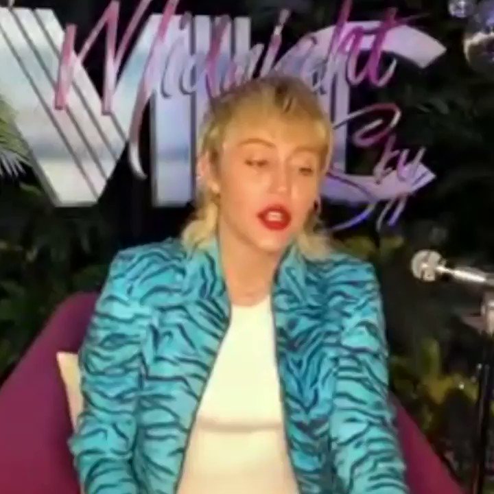 “I felt like my story and my narrative had kind of been told for me over the past year.”
@MileyCyrus is talking #MidnightSky and the process of creating it with @zanelowe on #NewMusicDaily.
Listen now: https://t.co/kNSzlQpGJB https://t.co/jgkLlUmAY3