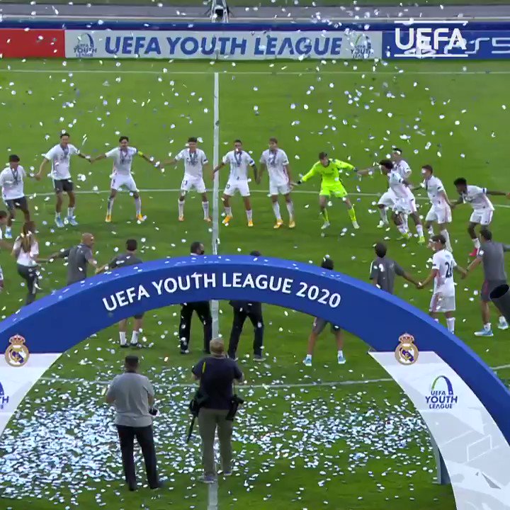 ๐ ยกCampeones! ยกCampeones!ยกCampeones! Olรฉ! Olรฉ! ๐
#UYL @lafabricacrm https://t.co/VkqhX5cktO