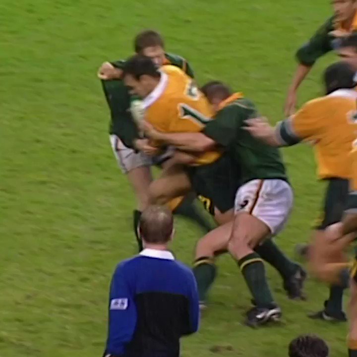 Happy 4 7 th birthday to ex-Wallabies and Brumbies fly-half Stephen Larkham!

