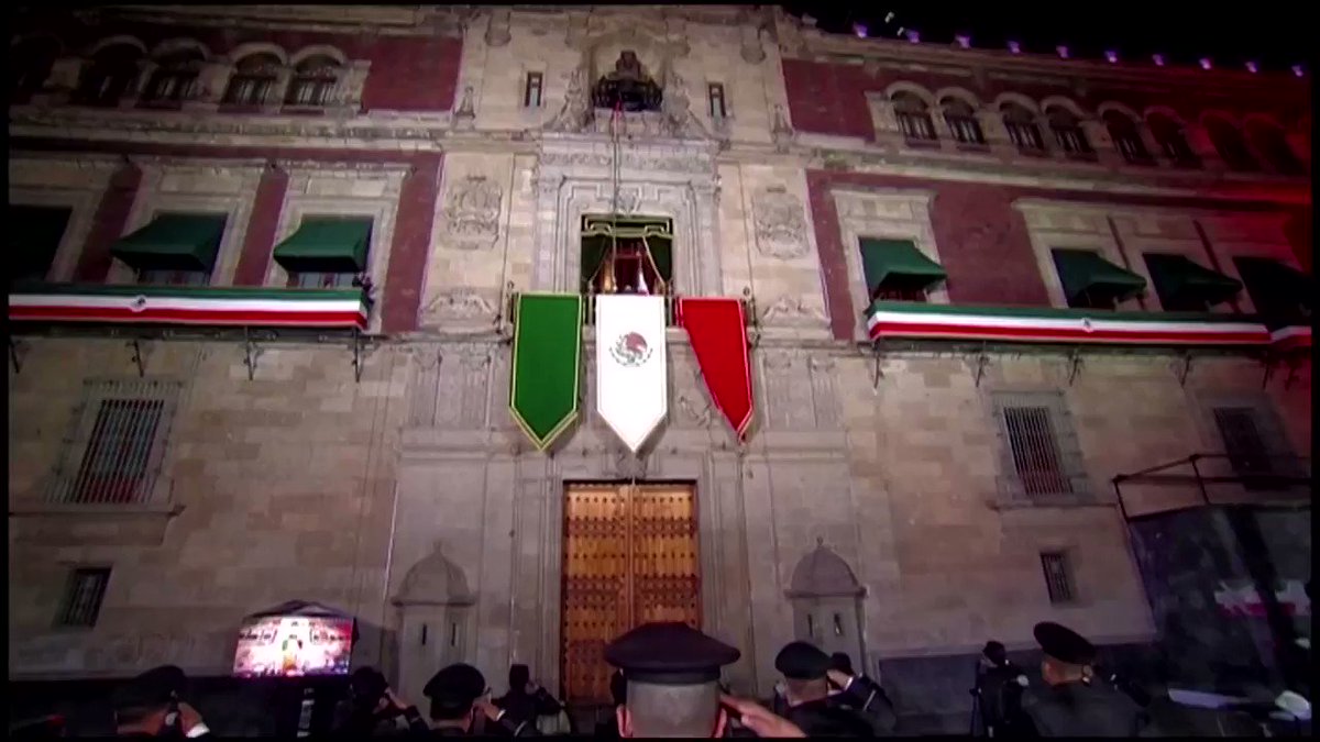 Andres Manuel Lopez Obrador performs the ‘Grito’ (Cry) from the balcony of his presidential palace in the center of Mexico City to kick off independence day festivities https://t.co/HbCHnCOlvO