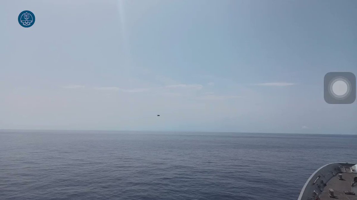 Aeronaves F-18 del @EjercitoAire se adiestran con la fragata "Cristóbal Colón" @Armada_esp en aguas del golfo de Cádiz durante la activación #EagleEye del Mando Operativo Aeroespacial, bajo control operativo del #MOPS
#ElValorDeLoConjunto https://t.co/6VaREtentj