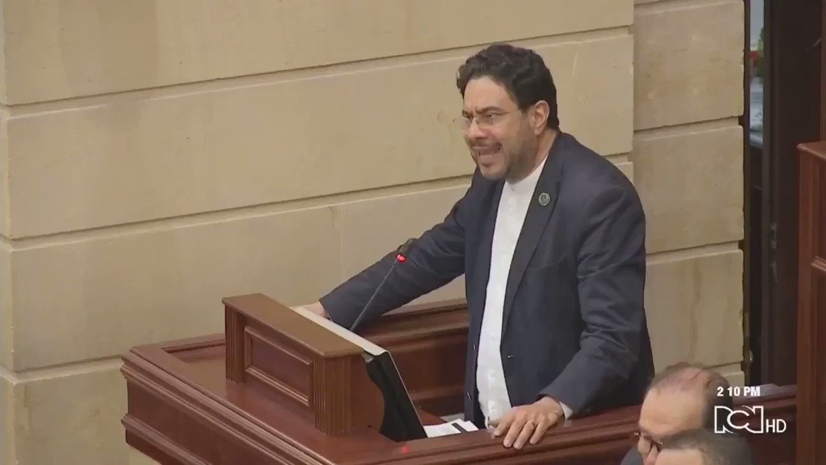 Iván Cepeda se refirió al testimonio que dio a conocer Nicolás Jurado en el programa @LaNocheNTN24. Según el senador se trata de un falso testigo https://t.co/BXPS3y0hKi https://t.co/cgcIsh3L1i