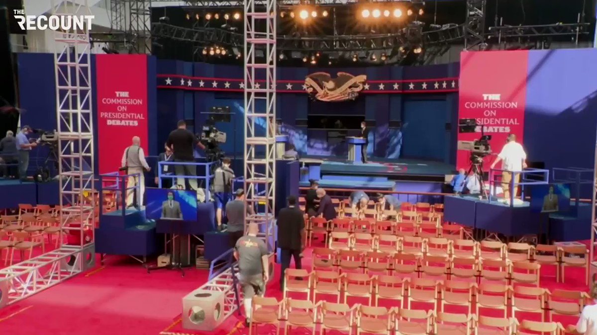 Important issues being raised during soundcheck for tomorrow's debate: Pineapple on pizza? https://t.co/mGkfwg4wKC