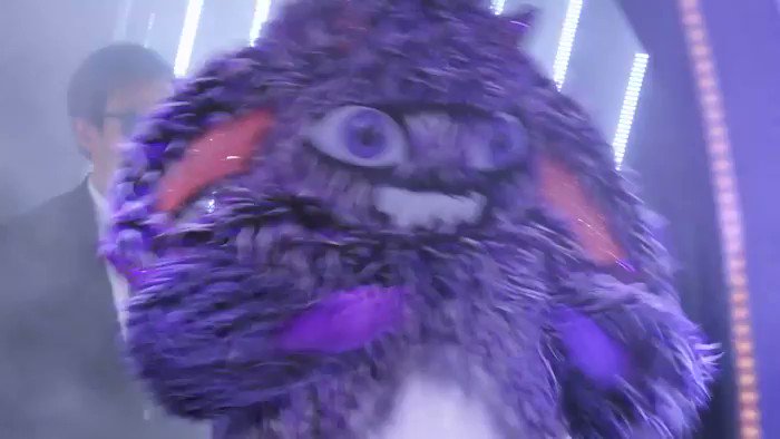 Cuddly and cute and came to fight @robinthicke 🤣 #TheMaskedSinger