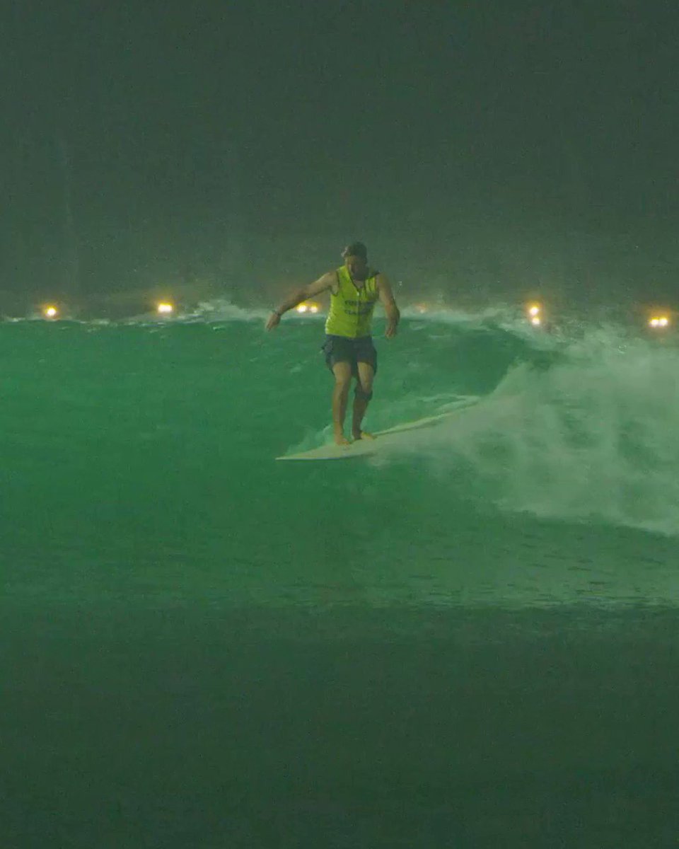 Justin Quintal’s stylish backhand surfing in the final earns him the @athleticbrewing Wave Of The Day from the Cuervo Surf Ranch Classic. 🙌 https://t.co/aJ45CZ6JMu