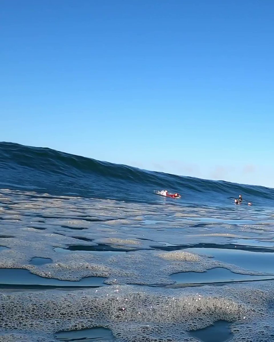 .@whoisjob in pumping shorebreak, a combo we never get tired of.
Video: Jacob Moss https://t.co/o8NP1HOXPQ