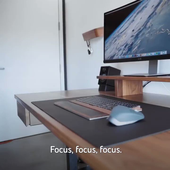โ๏ธ Coffee in the morning, coffee in the afternoon.
๐ง Focus sprints, to help be a bit more productive.
๐ฎ Video games to help decompress.
๐ก This is part of @matthewencinaโs day. Whatโs your schedule like? #WithMe โ https://t.co/qsdrAaIowl https://t.co/pxgVjf0qYI