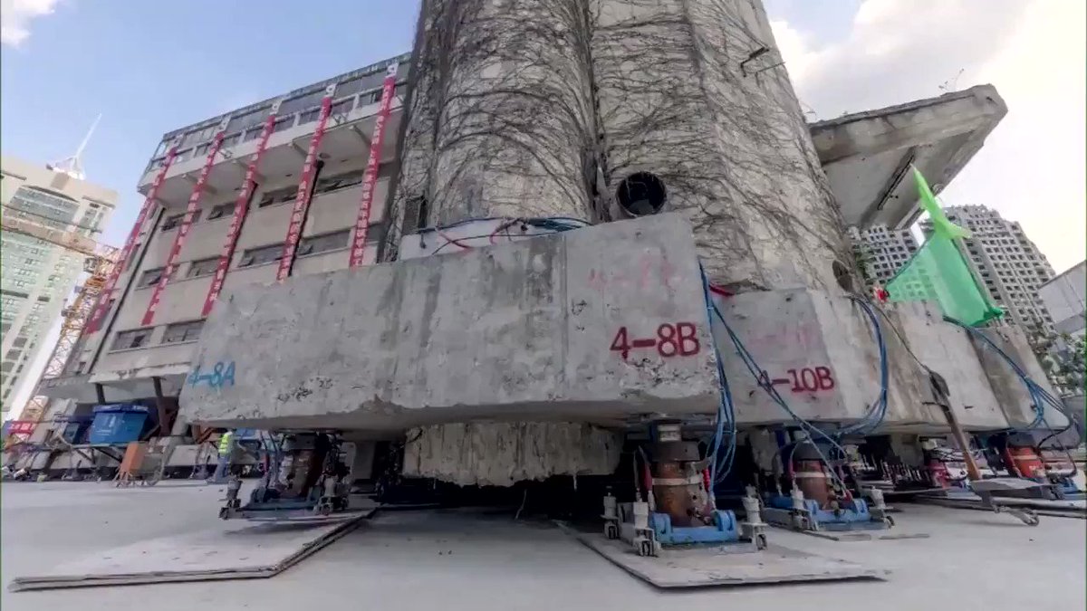 An 85-year-old primary school in Shanghai has been lifted off the ground — in its entirety — and relocated using new technology dubbed the "walking machine." https://t.co/uX52xM1Iqh https://t.co/A1C5VTLVIM