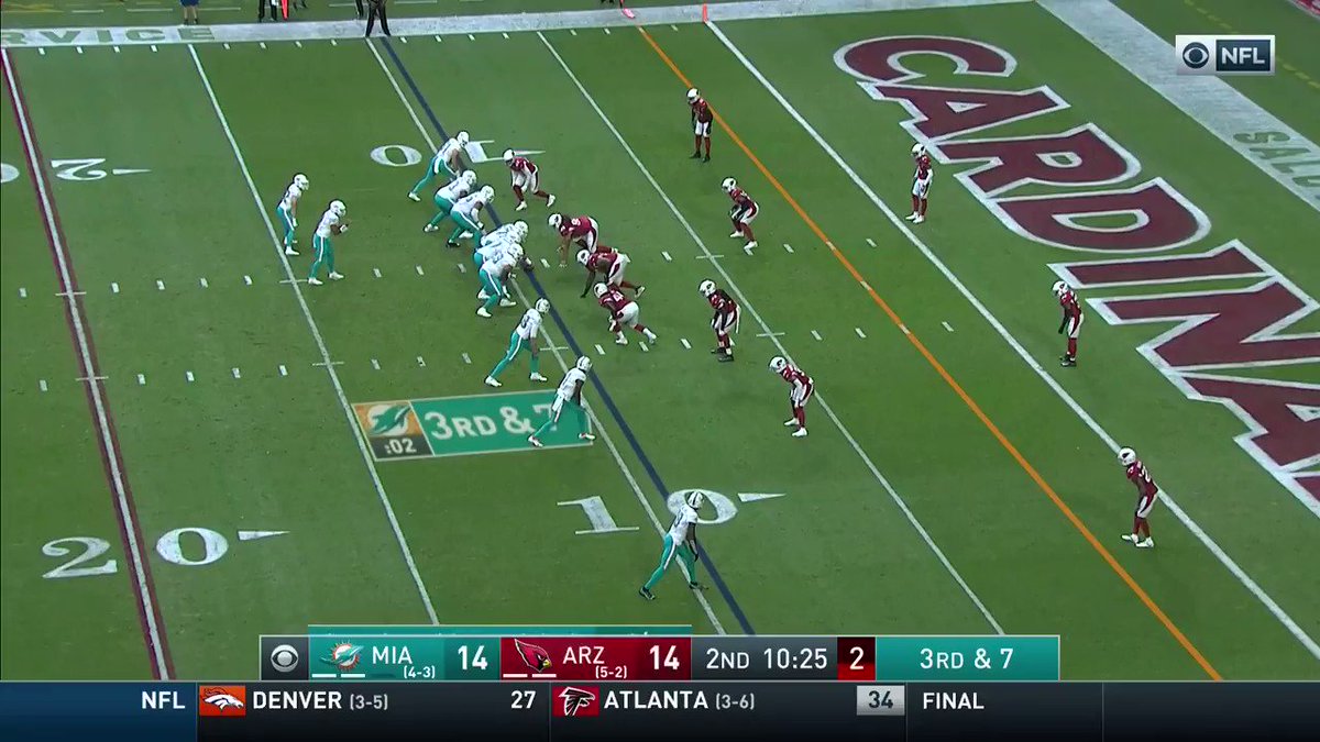 .@Tua is dealing in his second start. #FinsUp 21-14.
📺: #MIAvsAZ on CBS
📱: NFL app // Yahoo Sports app: https://t.co/LhAplcRHXB https://t.co/Iae6nhMCaY