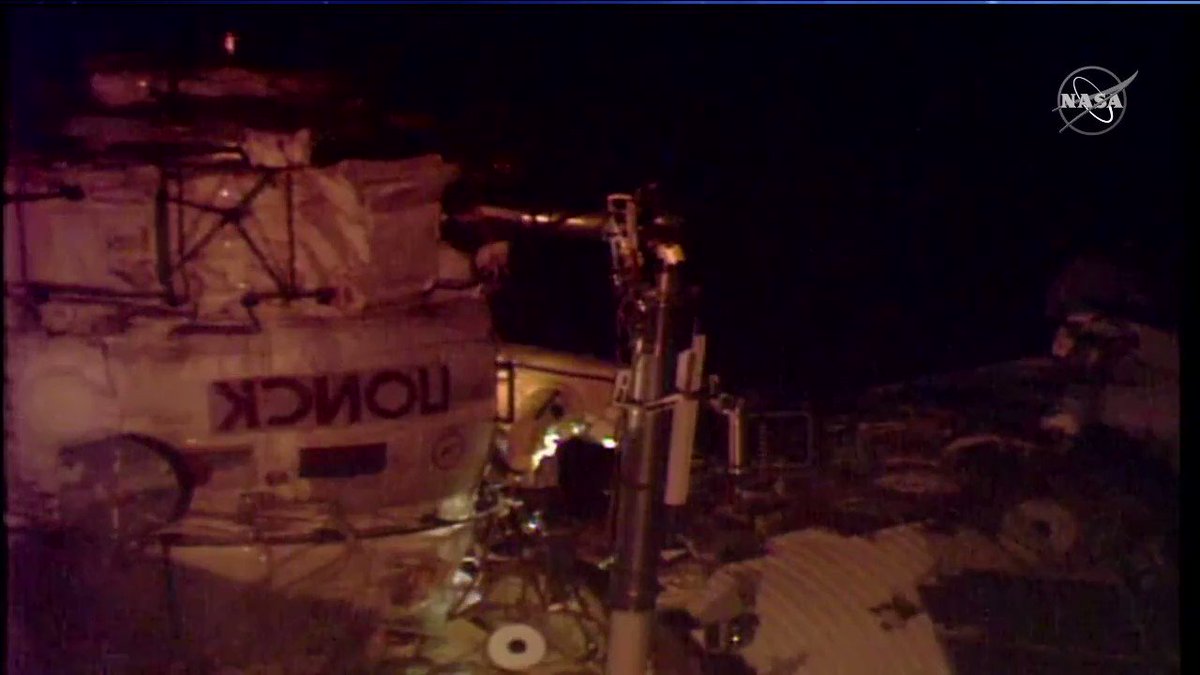 Spacewalker @KudSverchkov has exited the Poisk module. He and Exp 64 Commander Sergey Ryzhikov are prepping the station for a future Russian module. https://t.co/yuOTrZ4Jut https://t.co/BPbJA0ZIYt